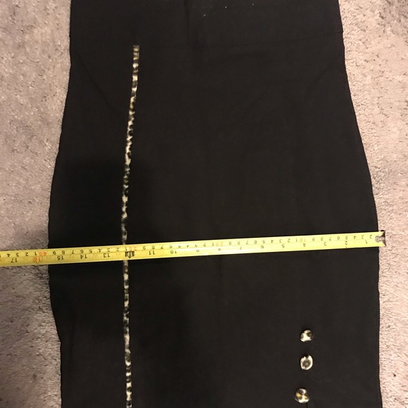 Black pencil skirt with Leopard print pin stripe and buttons. - Picture 10 of 14